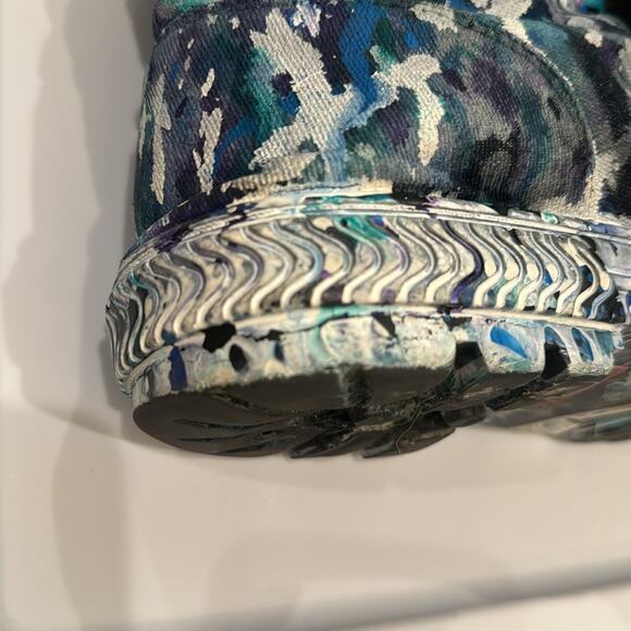 Levi’s Men’s Abstract Handpainted Combat Boots - Picture 9 of 10